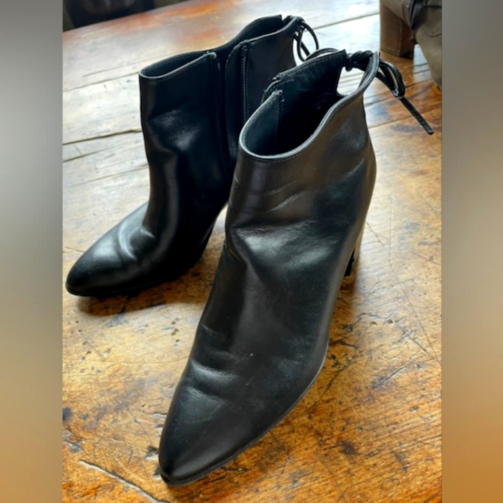 NEW Stuart Weitzman Booties